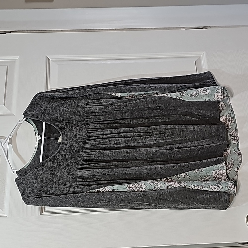 NWT Women's Maurices long sleeve shirt, Gray and blue white floral, Large